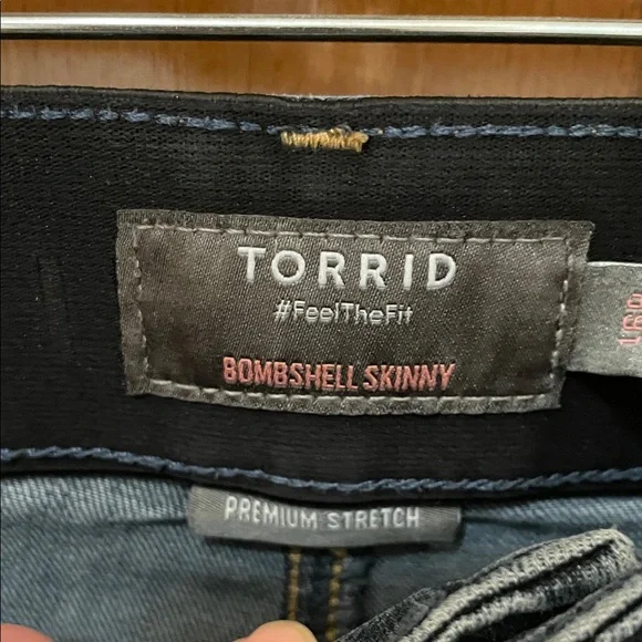 TORRID UEC Women’s Size 16 Regular Dark Blue Skinny Jeans 👖bombshell skinny - Picture 6 of 11